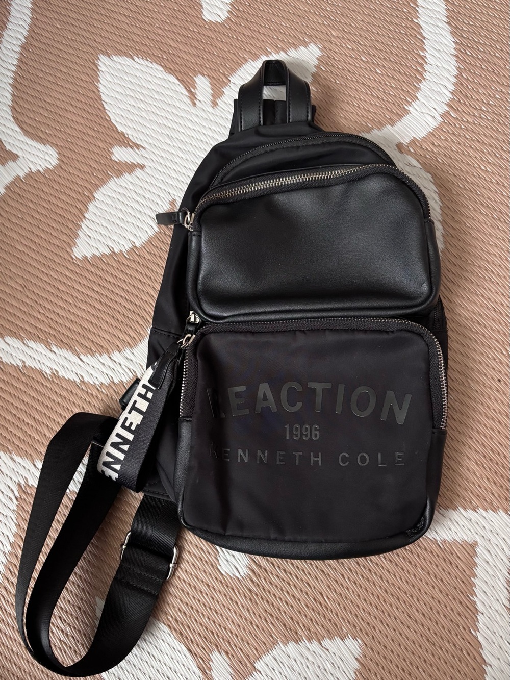 Kenneth Cole Reaction 1996 Black Sling Bag Faux Leather Multi Pocket